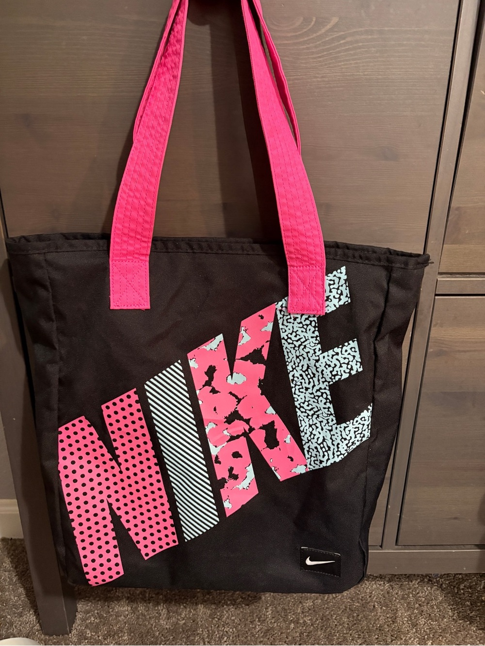Nike Women's Black & Hot Pink Graphic Tote Bag nwot